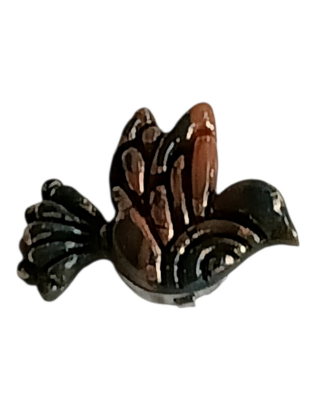 L’atelier de Patricia - Cache bouton – colombe en vol Couleurs vert foncé, marron et cuivré