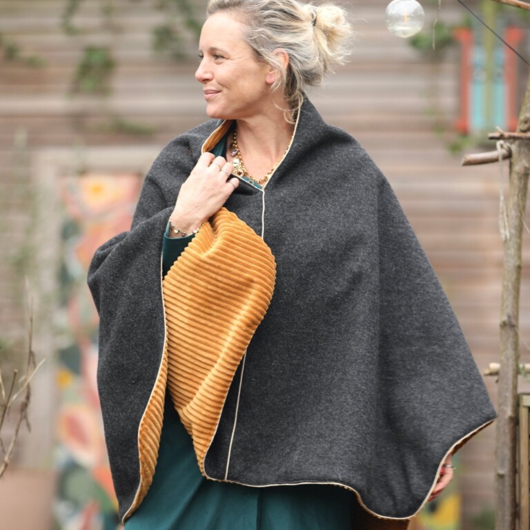 Quintessence - Cape midi Eugénie - laine bouillie gris anthracite / velours grosse côtes ocre