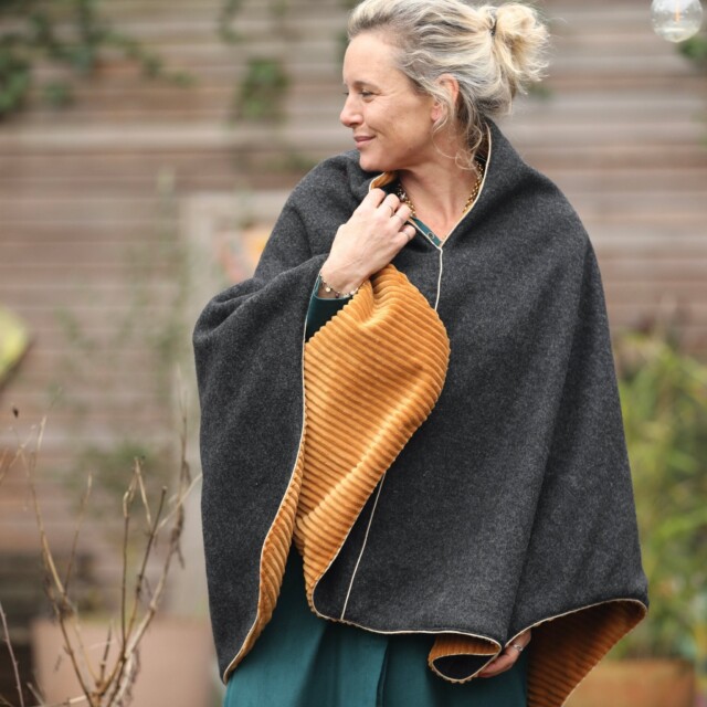 Quintessence - Cape midi Eugénie - laine bouillie gris anthracite / velours grosse côtes ocre