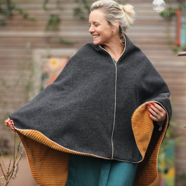 Quintessence - Cape midi Eugénie - laine bouillie gris anthracite / velours grosse côtes ocre