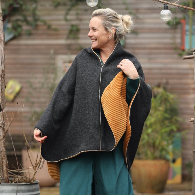 Quintessence - Cape midi Eugénie - laine bouillie gris anthracite / velours grosse côtes ocre