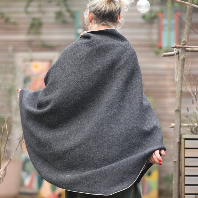 Quintessence - Cape midi Eugénie - laine bouillie gris anthracite / velours milleraies léo millefleurs