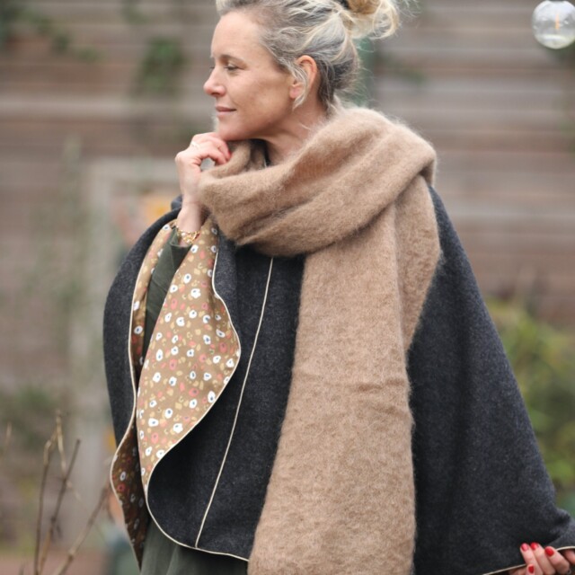 Quintessence - Cape midi Eugénie - laine bouillie gris anthracite / velours milleraies léo millefleurs