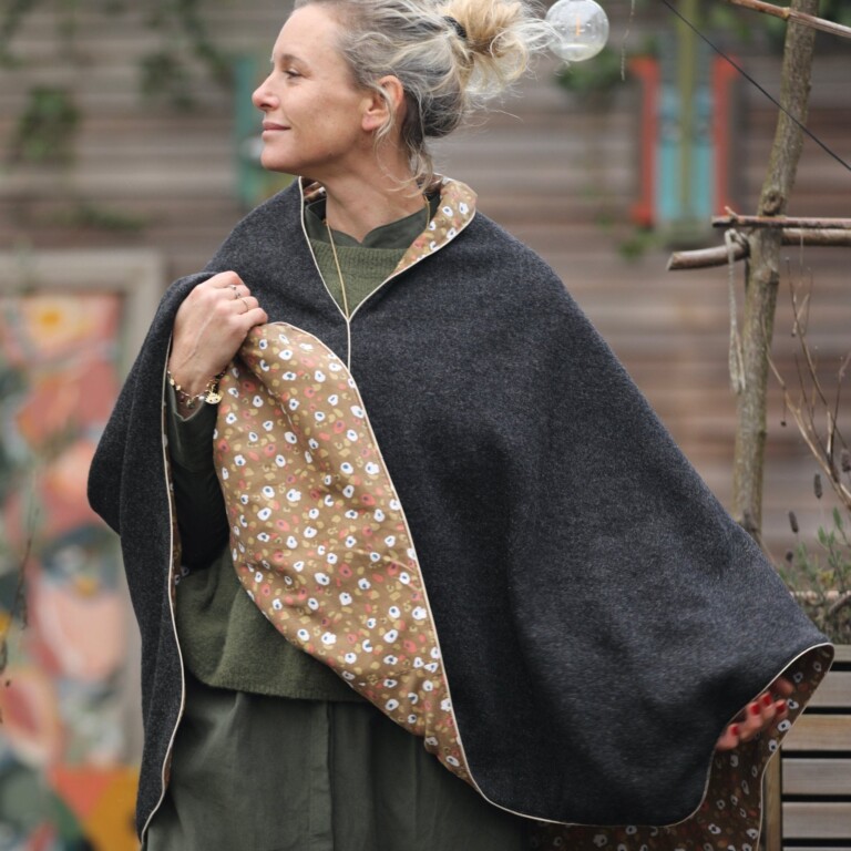 Quintessence - Cape midi Eugénie - laine bouillie gris anthracite / velours milleraies léo millefleurs