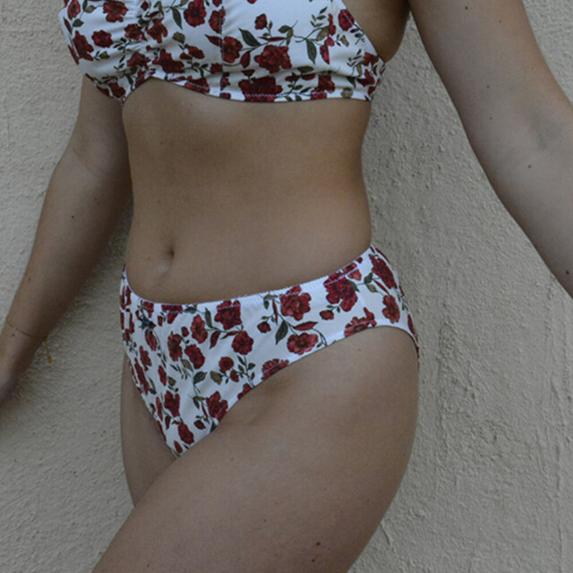 Fleurs Pois & Cie - Culotte femme  invisible 100% coton écologique ou Bio made in France - Rouge/Blanc/vert foncé/vert clair