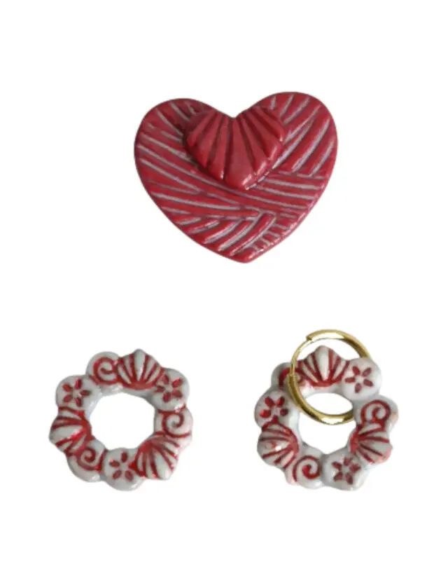 Ensemble cache bouton et pampilles -Cache-Cœur et Pampilles Rouge-Blanc Blanc par la marque L’atelier de Patricia L’atelier de Patricia - Ensemble cache bouton et pampilles -Cache-Cœur et Pampilles Rouge-Blanc Blanc