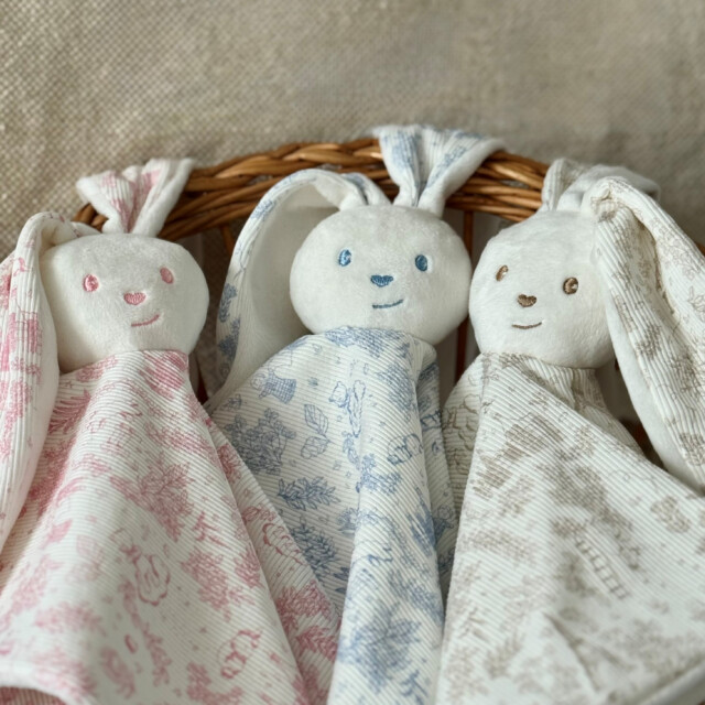 Les Petites Maries - Doudou Lapin Célestin - toile de jouy