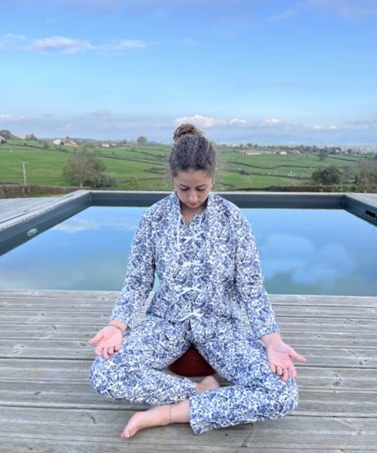 Fleurs Pois & Cie - Pyjama femme en 100% coton fait en France. - Bleu/Blanc