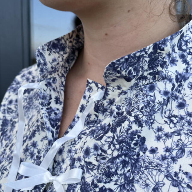 Fleurs Pois & Cie - Pyjama femme en 100% coton fait en France. - Bleu/Blanc
