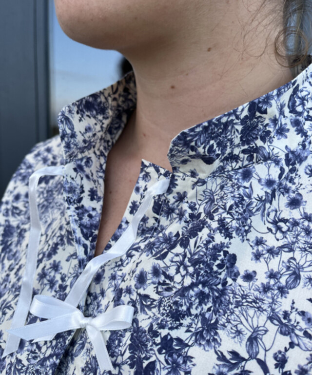 Fleurs Pois & Cie - Pyjama femme en 100% coton fait en France. - Bleu/Blanc