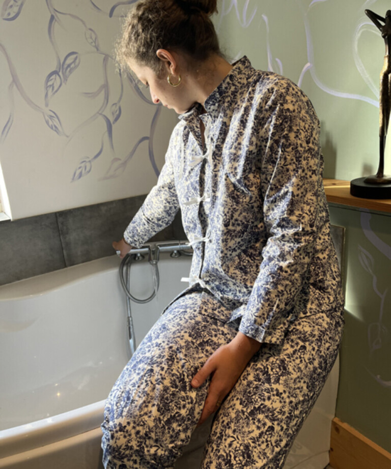 Fleurs Pois & Cie - Pyjama femme en 100% coton fait en France. - Bleu/Blanc