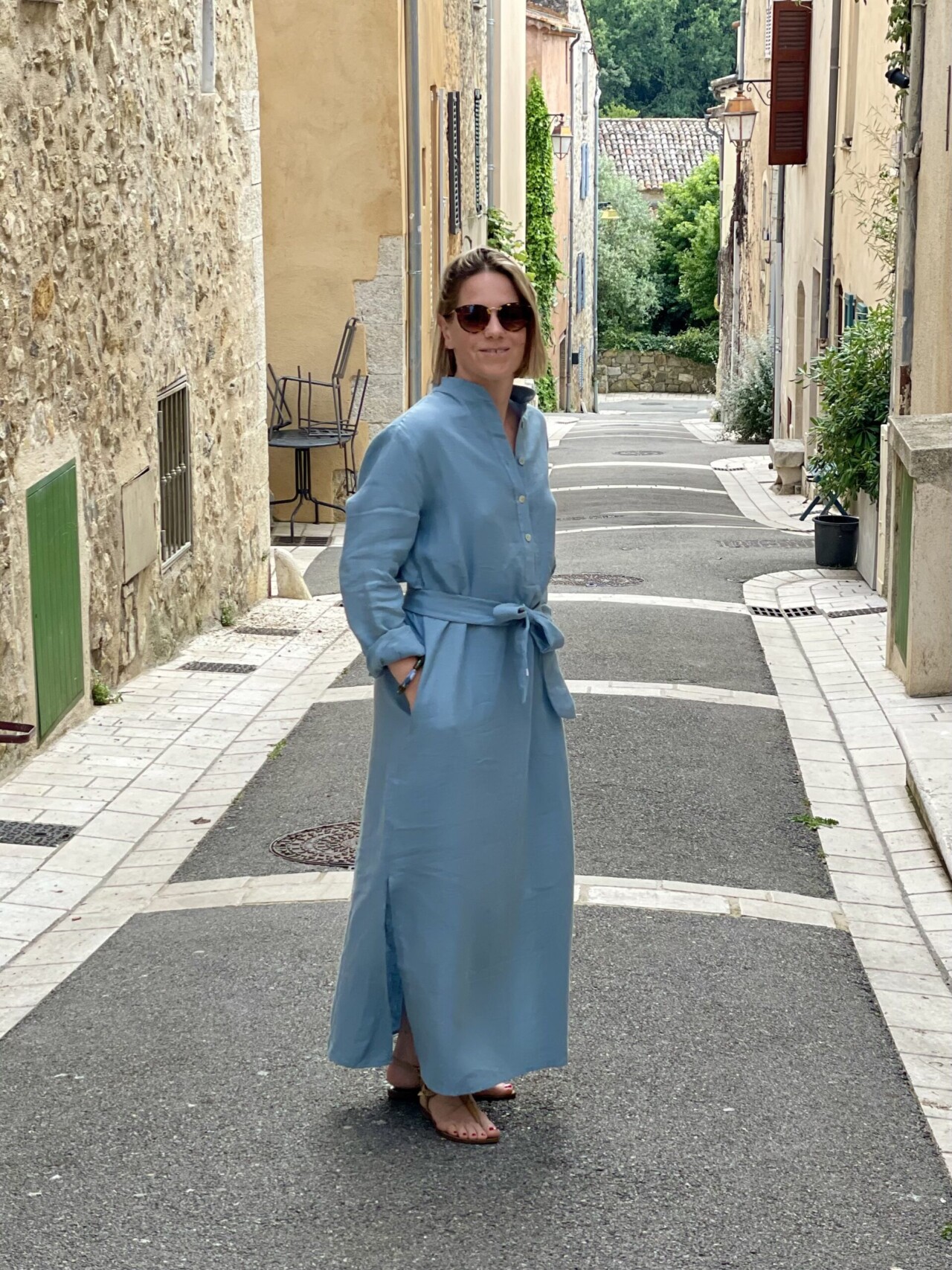 Laurence-Carroy-robe-en-lin-bleu