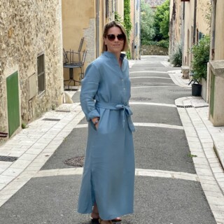 Laurence-Carroy-robe-en-lin-bleu