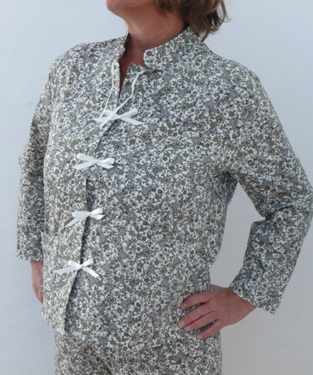 Fleurs Pois et Cie - Veste de pyjama pour femme et/ou chemisier ? – Blanc/vert foncé/Bleu ciel