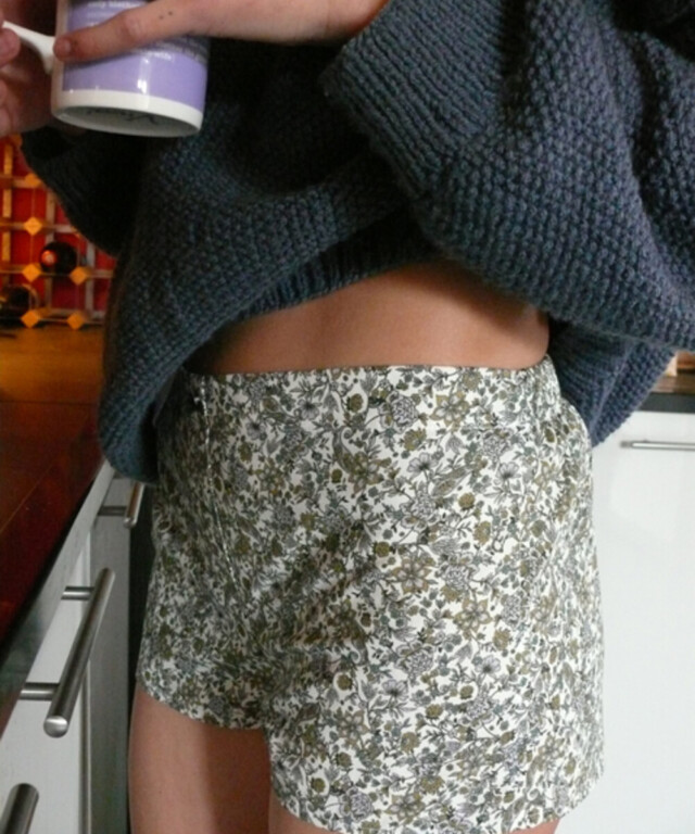 Shorty 100% coton made in France – Blanc/vert foncé/Bleu ciel par la marque Fleurs Pois et Cie Fleurs Pois et Cie - Shorty 100% coton made in France – Blanc/vert foncé/Bleu ciel