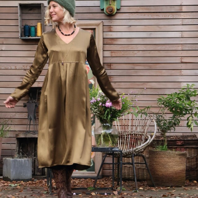 Quintessence - Robe Romane – viscose mordorée