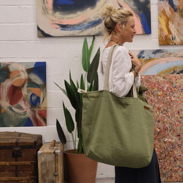 Quintessence - Sac Alfred en lin vert mousse - doublure en lin parme