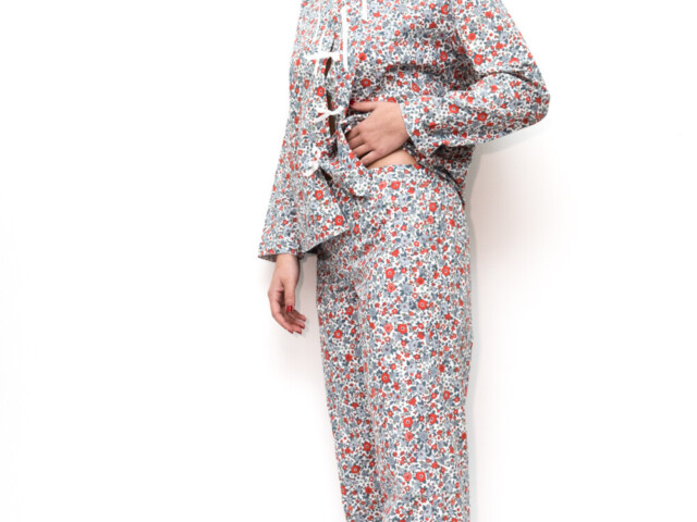 Fleurs Pois & Cie - Pyjama femme en 100% coton fait en France. - Rouge/Bleu/vert clair/Gris