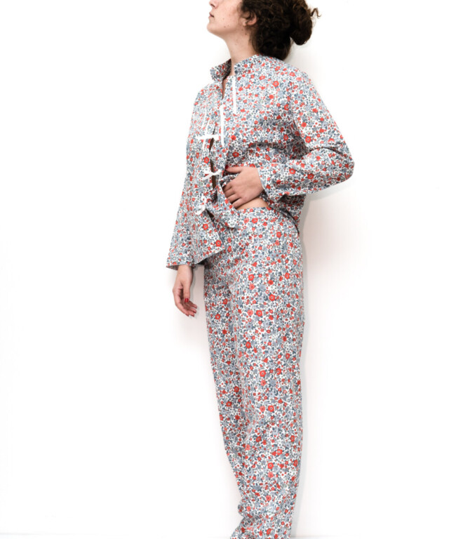 Fleurs Pois et Cie - Pyjama femme en 100% coton fait en France. – Rouge/Bleu/vert clair/Gris