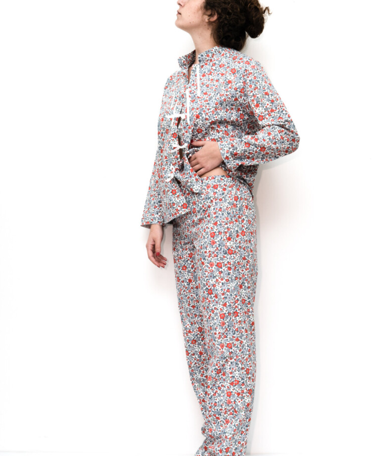 Fleurs Pois & Cie - Pyjama femme en 100% coton fait en France. - Rouge/Bleu/vert clair/Gris