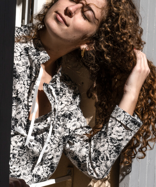 Fleurs Pois & Cie - Veste de pyjama pour femme et/ou chemisier ? - Noir/Beige