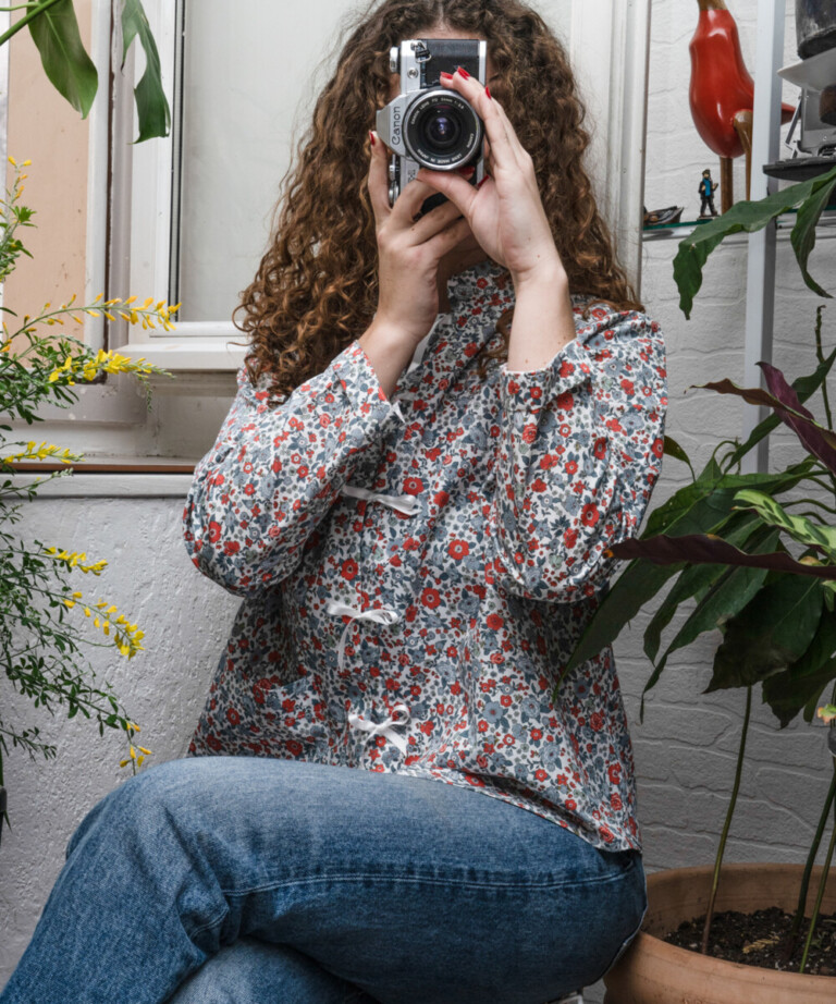 Fleurs Pois & Cie - Veste de pyjama pour femme et/ou chemisier ? - Rouge/Bleu/vert clair/Gris