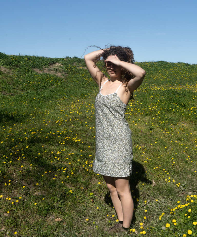 Fleurs Pois & Cie - Nuisette femme ou petite robe 100% coton - Blanc/vert foncé/Bleu ciel