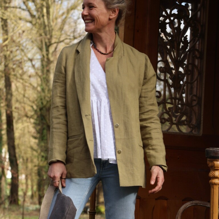 Quintessence - Veste Fanny en lin vert mousse