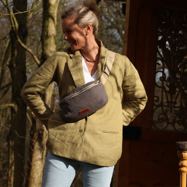 Quintessence - Veste Fanny en lin vert mousse