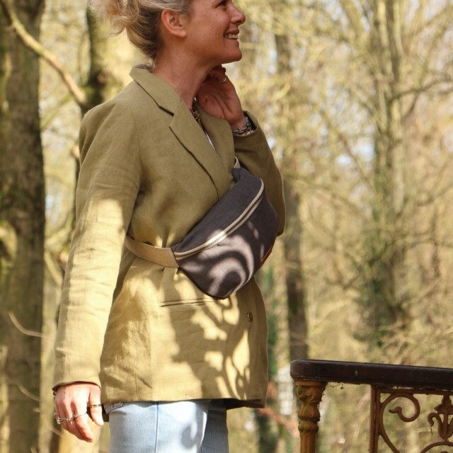 Quintessence - Veste Fanny en lin vert mousse