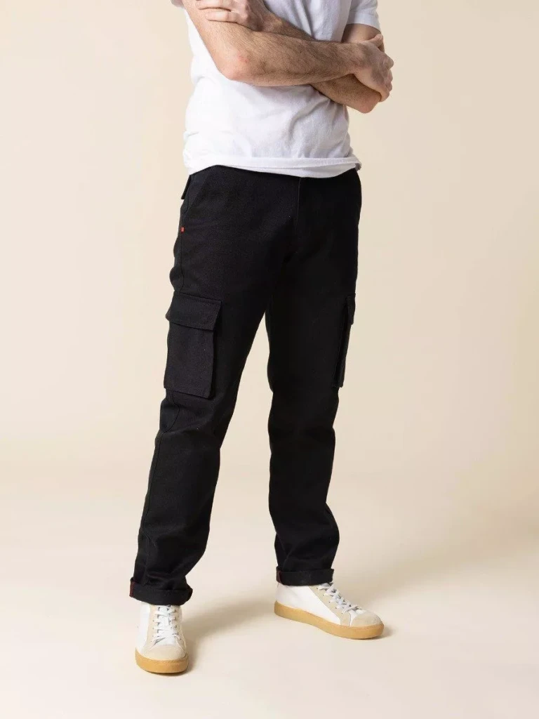 1083 - CARGO DROIT 111N coton bio superdenim uni noir Homme