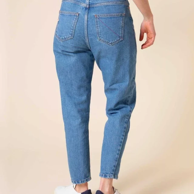 1083 - JEANS MOM 208H DELAVE 100 % coton bio indigo clair