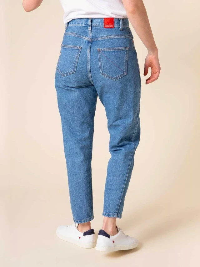 1083 - JEANS MOM 208H DELAVE 100 % coton bio indigo clair
