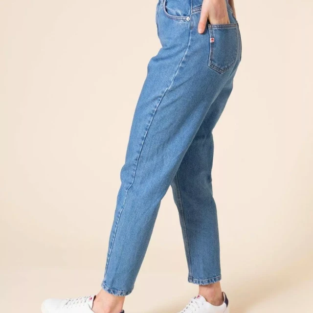 1083 - JEANS MOM 208H DELAVE 100 % coton bio indigo clair