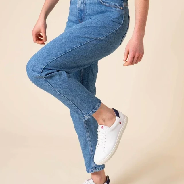 1083 - JEANS MOM 208H DELAVE 100 % coton bio indigo clair