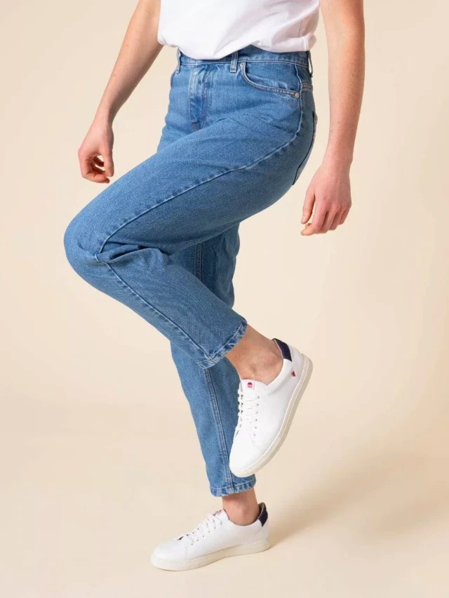 1083 - JEANS MOM 208H DELAVE 100 % coton bio indigo clair