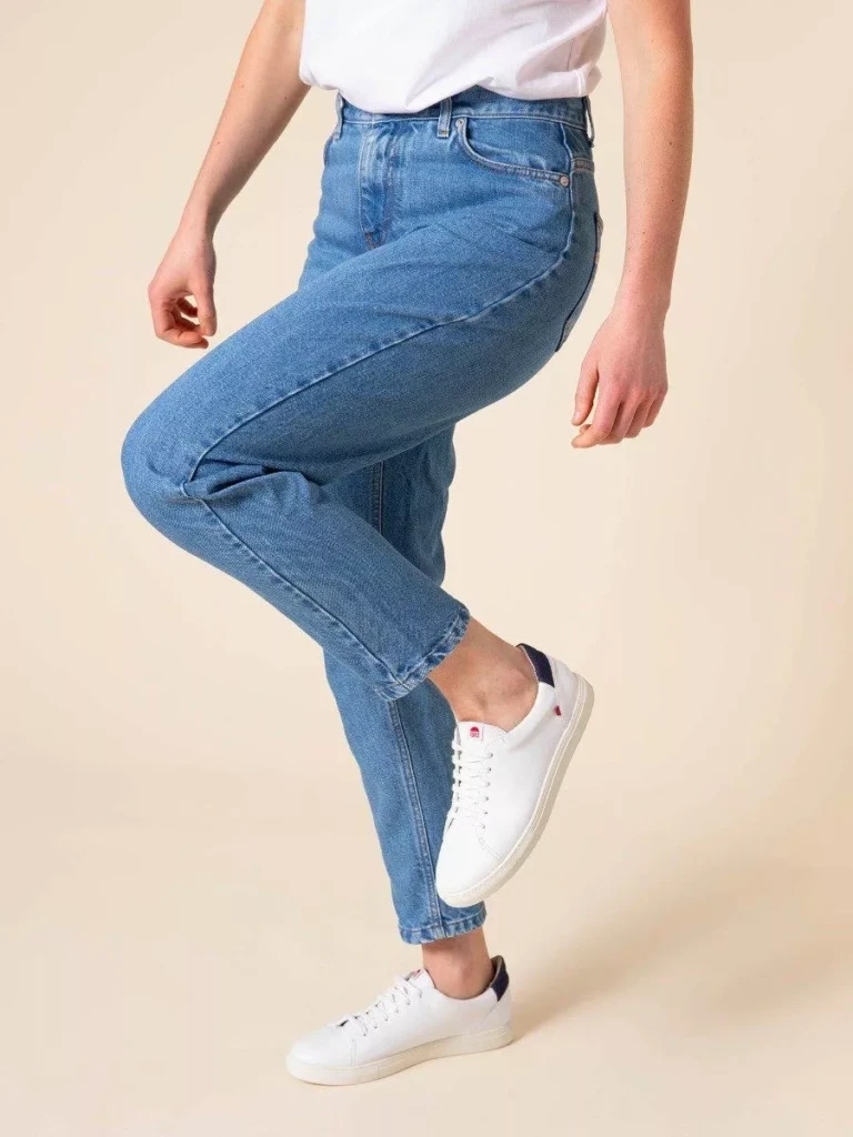 1083 - JEANS MOM 208H DELAVE 100 % coton bio indigo clair