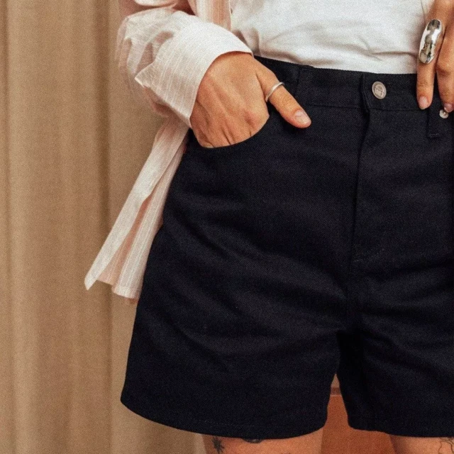 1083 - SHORT JEANS NOIR 276H  taille haute coton bio superdenim Femme