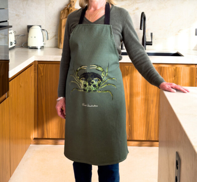 varek.illustrations - Tablier Vert Fougère 100% coton : Le Crabe Vert