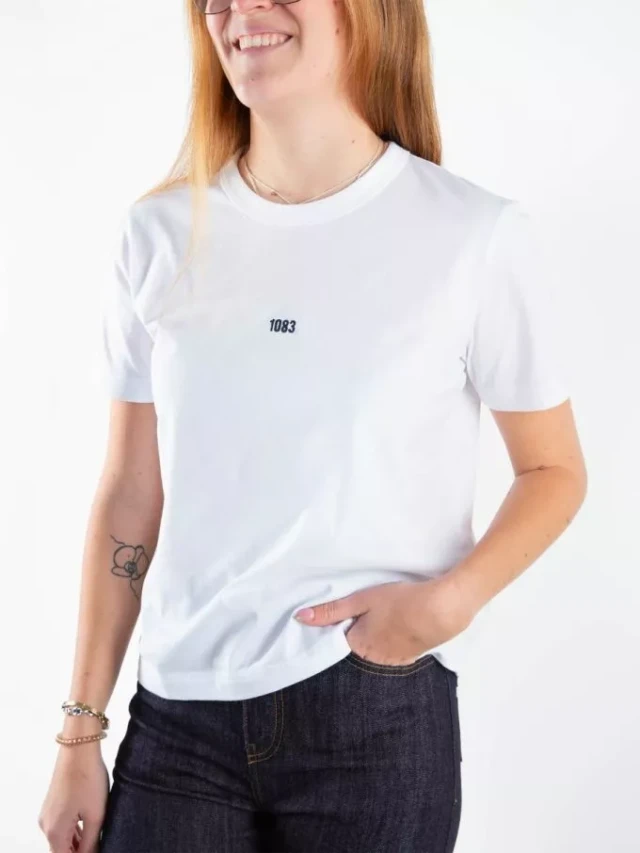 1083 - T-shirt broderie 404 droit