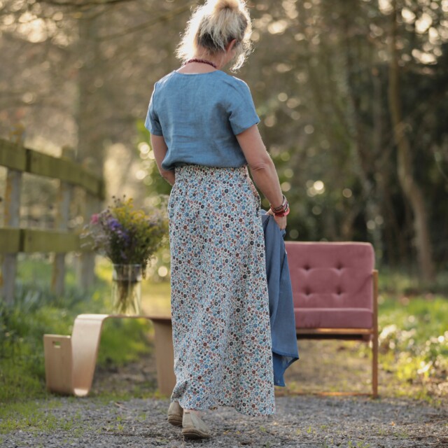 Quintessence - Jupe longue Maya - Double gaze de coton fleurettes bleues