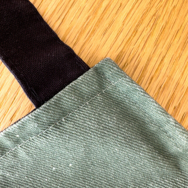 varek.illustrations - Tablier Vert Fougère 100% coton : Le Crabe Vert