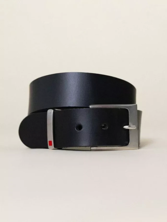 1083 - CEINTURE BOUCLE CARREE 810 cuir noir Unisexe