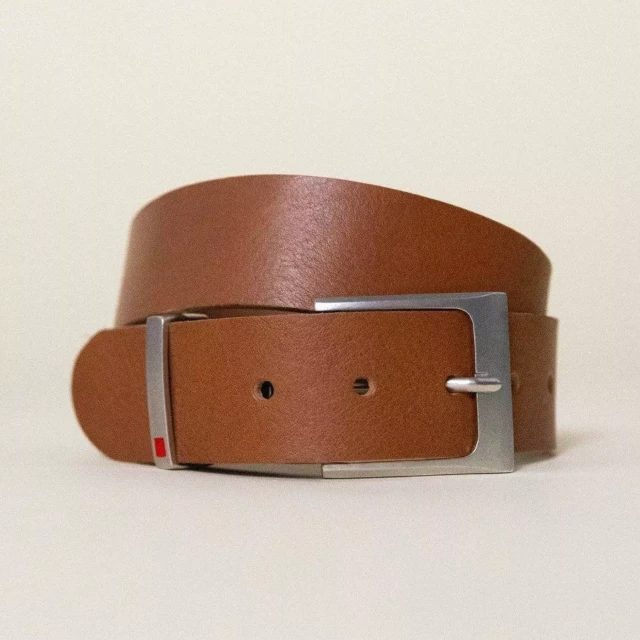 1083 - CEINTURE BOUCLE CARREE 810 cuir camel Unisexe