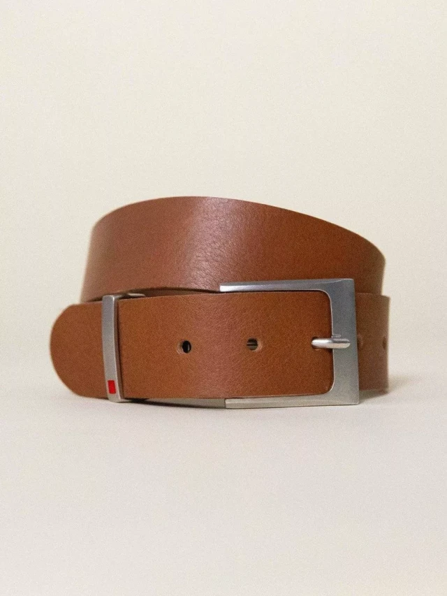 1083 - CEINTURE BOUCLE CARREE 810 cuir camel Unisexe