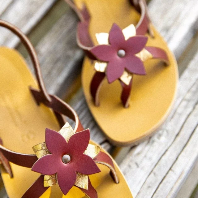 MAX VINCENT - SANDALES BRIDES CROISEES CEYLAN VESPERA cuir tannage vegetal bordeaux doré Femme