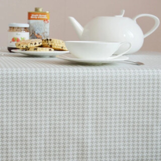 Chemin de table coton Pied de poule gris/blanc par la marque Fleur de Soleil Fleur de Soleil - Chemin de table coton Pied de poule gris/blanc