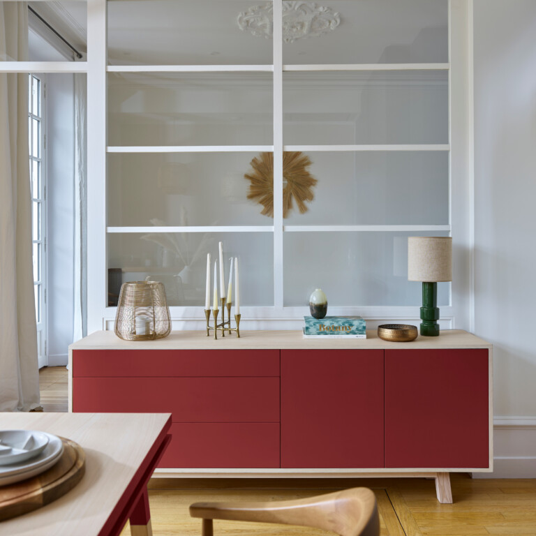 Buffet bas 2 portes 3 tiroirs rouge en bois KUBE ambiance salle à manger