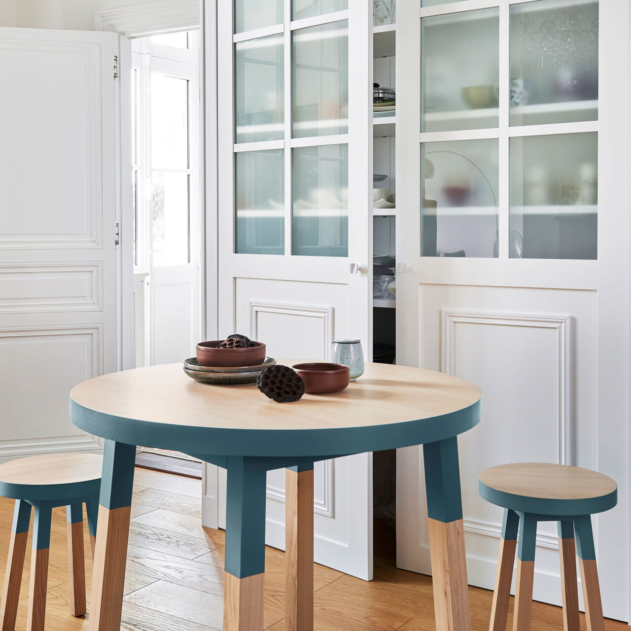 file 19 MON PETIT MEUBLE FRANÇAIS - Table ronde extensible bois massif ÉGÉE • rallonge intégrée • Ø 130 à 150 cm