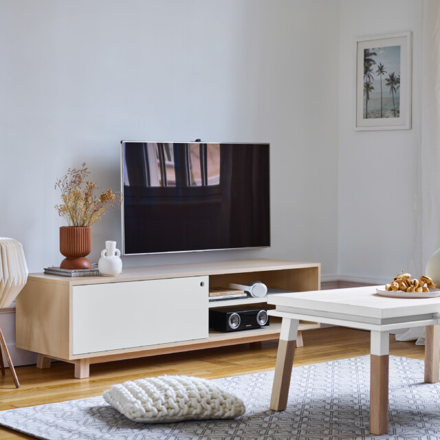 Meuble TV en bois 1 porte KUBE – 5 longueurs, 11 couleurs par la marque Mon petit meuble français Mon petit meuble français - Meuble TV en bois 1 porte KUBE – 5 longueurs, 11 couleurs